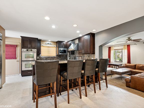 4th image of 1009 Grandview Dr