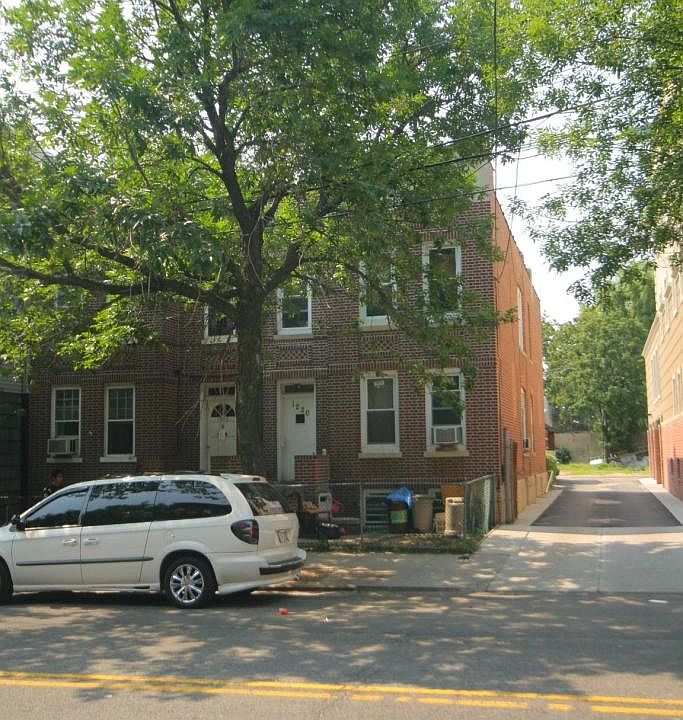 1st image of 1220 31st Ave