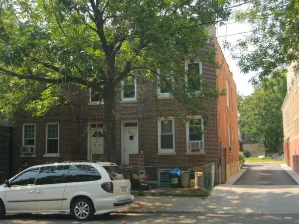 1220 31st Ave, Astoria, NY 11106