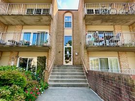 11925 Parklawn Dr