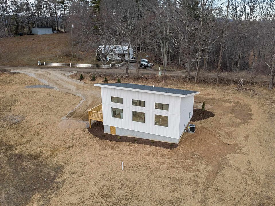 1st image of 320 Grace Ln NE