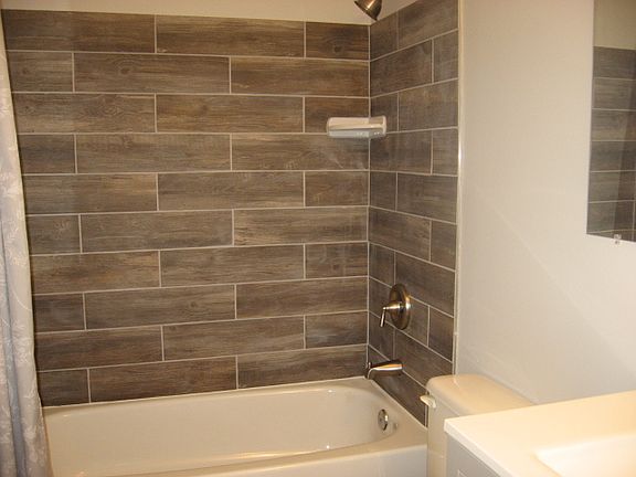 2nd image of 1888 Oxford Sq