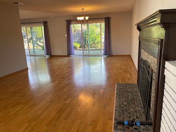 2nd image of 3489 Bridle Dr
