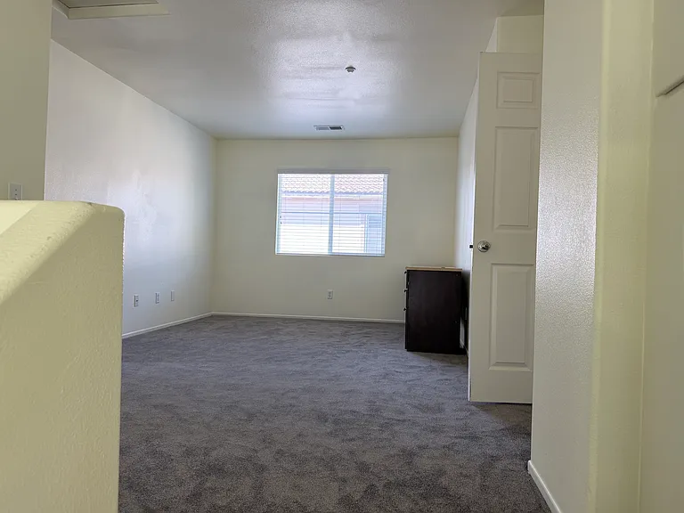 Office room (can convert to the fourth bedroom)