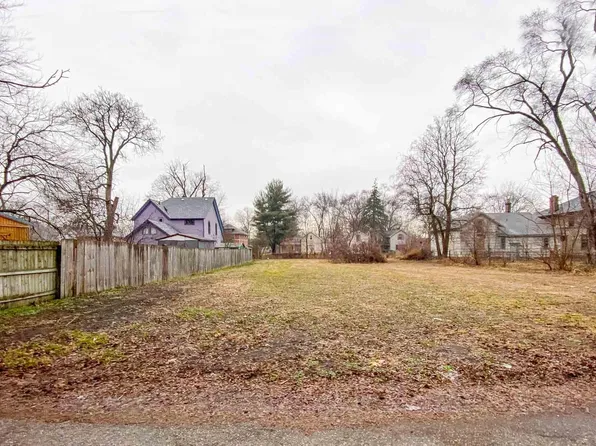 725 Hoose Ct, South Bend, IN 46601