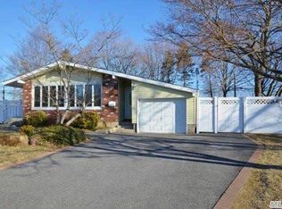 27 Havemeyer Ln, Commack, NY 11725