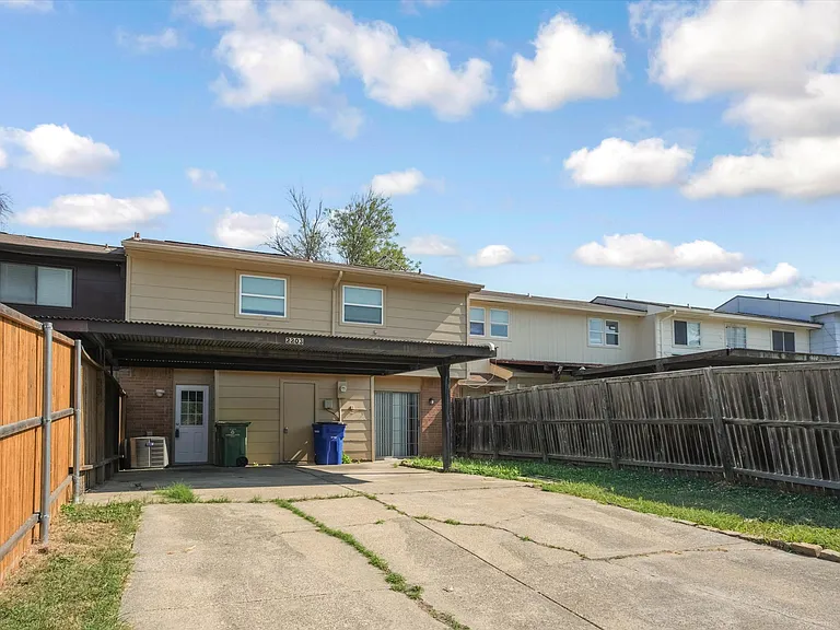 2203 Sheraton Dr — Photo 29