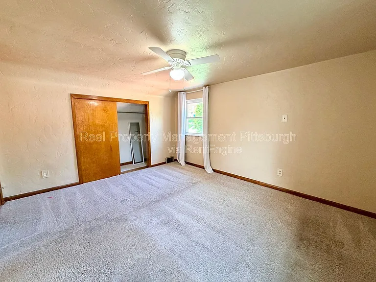 1076 Thornwood Dr — Photo 9