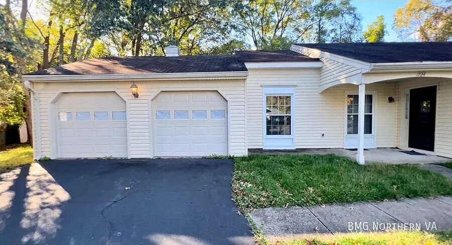 Fantastic 3BR/2BA Home Sitting On A Spacious Lot In Beautiful Kingston Chase — Photo 3