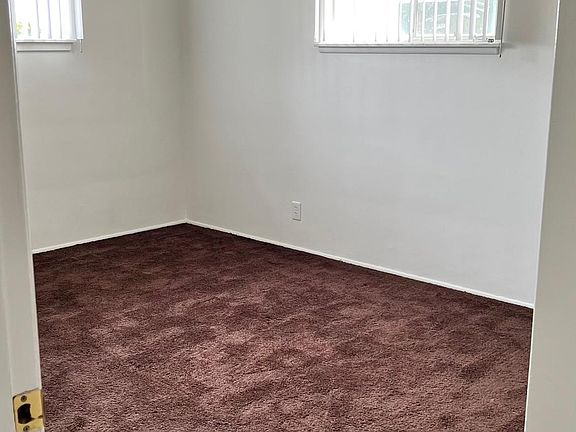3rd image of 6126 Woodman Ave #6