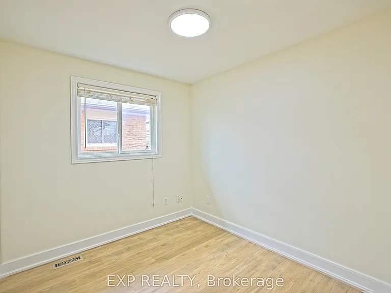 4 Fallway Rd #UPPER — Photo 16