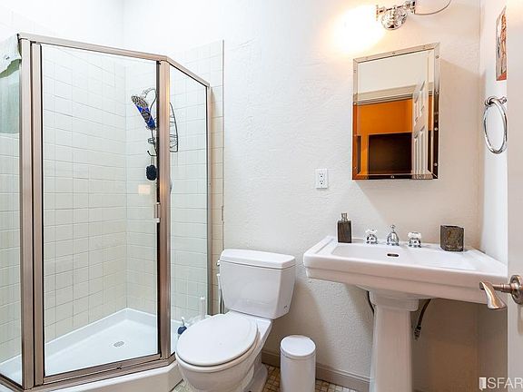 4th image of 54 Collingwood St