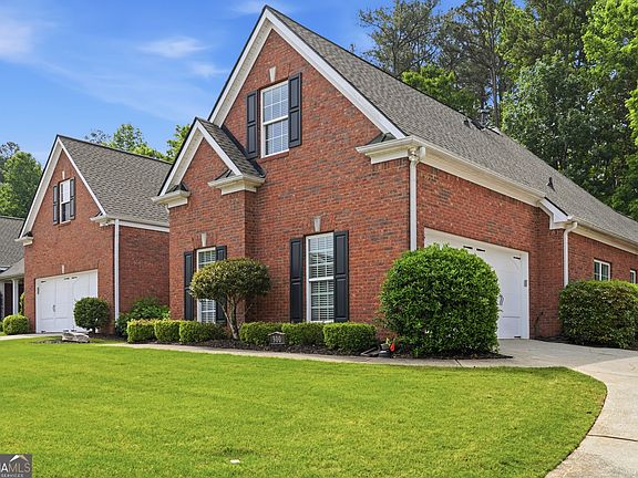 2nd image of 300 Lauren Ln