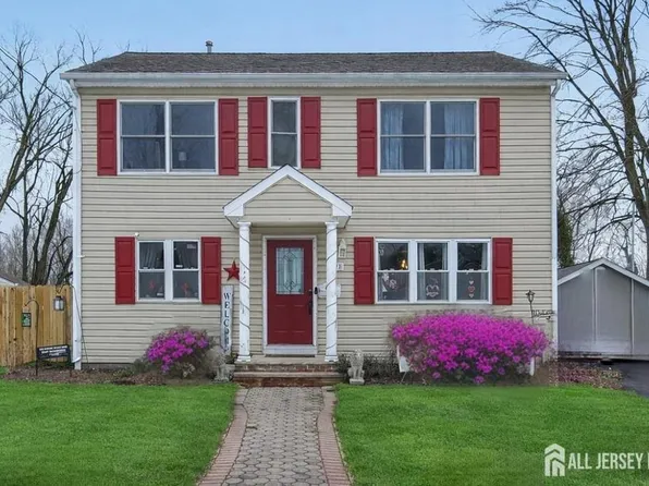 9 Diamond Ct, East Brunswick, NJ 08816