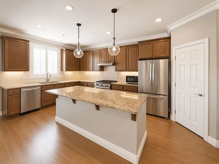 15121 Holiday Dr — Photo 11