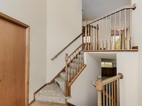 3rd image of 122 Alva St