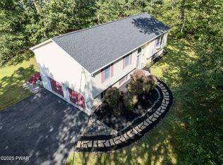 185 Iroquois Trl, Milford, PA 18337