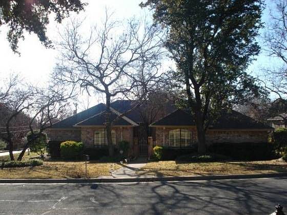 1st image of 304 Glenview Cir