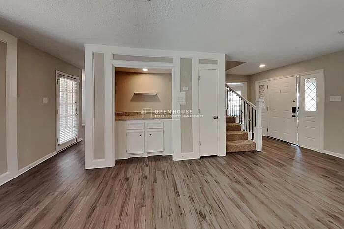 3 bed, 2.5 bath, 2270 sqft, $2,240 — Photo 4