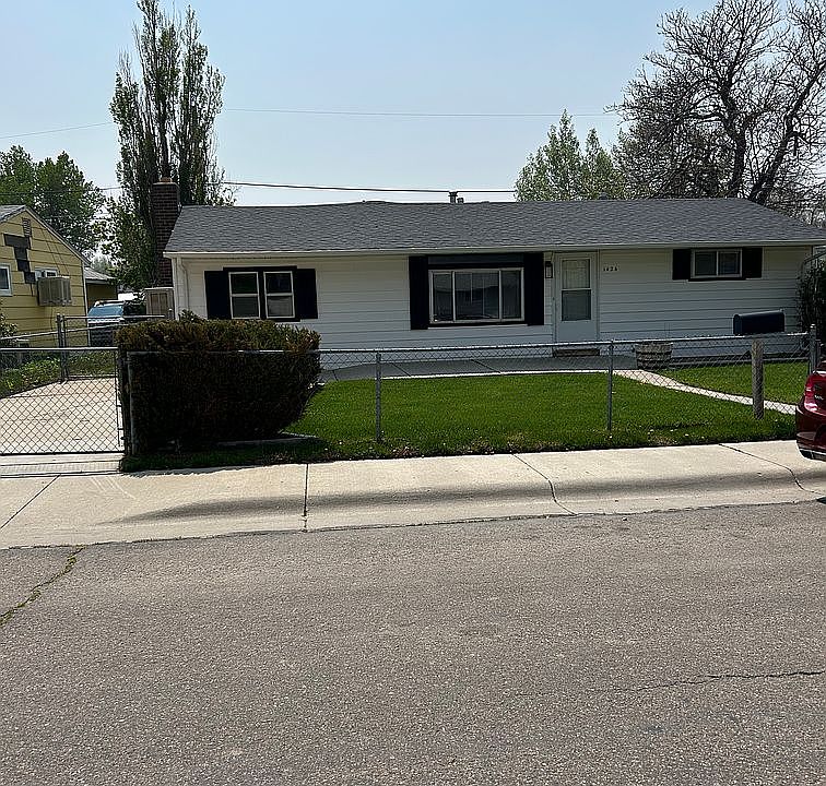 1st image of 1424 Sheridan Dr