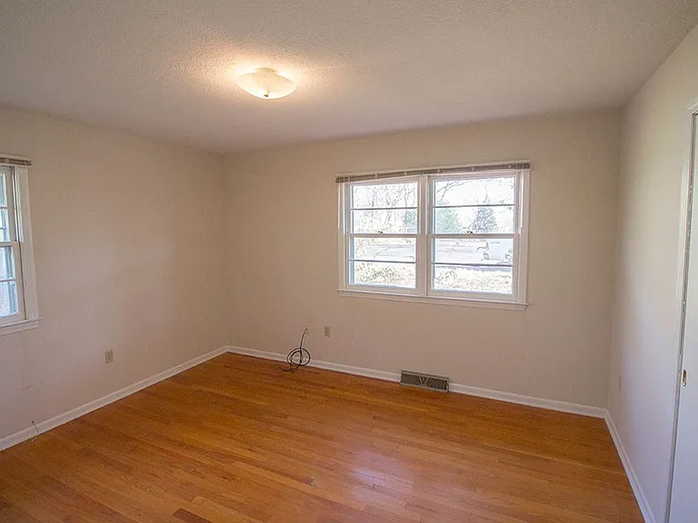 1207 White Oak Ln — Photo 15
