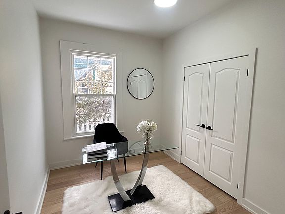 3rd image of 130 Langarth St E