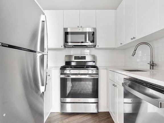 4th image of 15 Park Row APT 23E