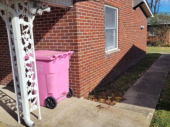 3rd image of 1404 Edgewood Dr