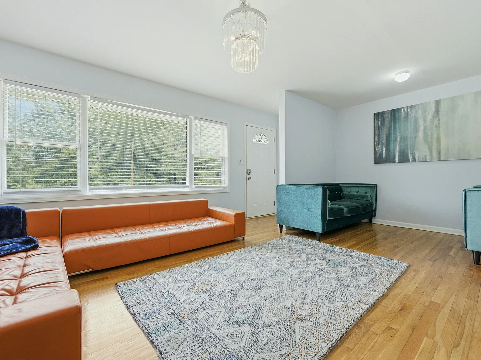 4 bed, 2.0 bath, 1228 sqft, $2,700 — Photo 3
