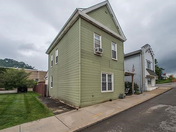Having no house to the one side of this homes creates a sense of privacy.