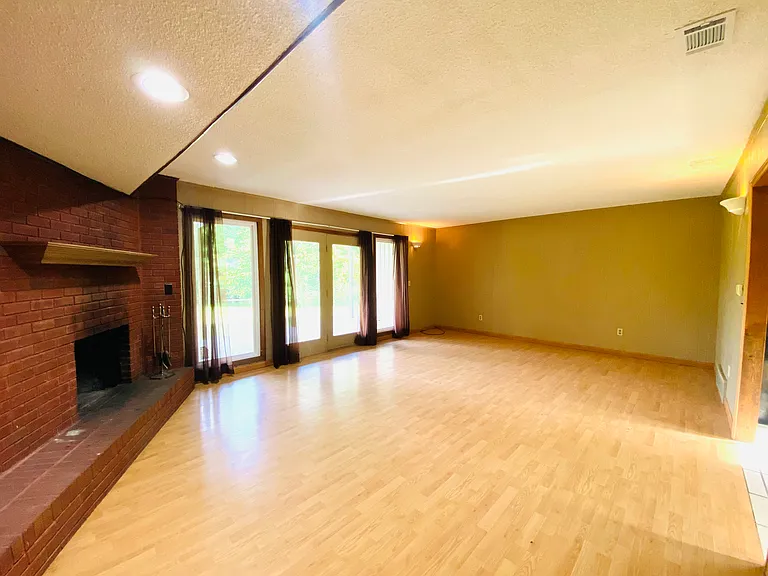 371 Pineview Rd — Photo 10