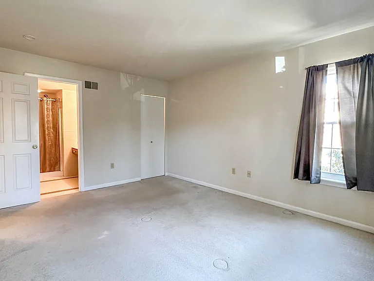 109 Valley Greene Cir — Photo 22