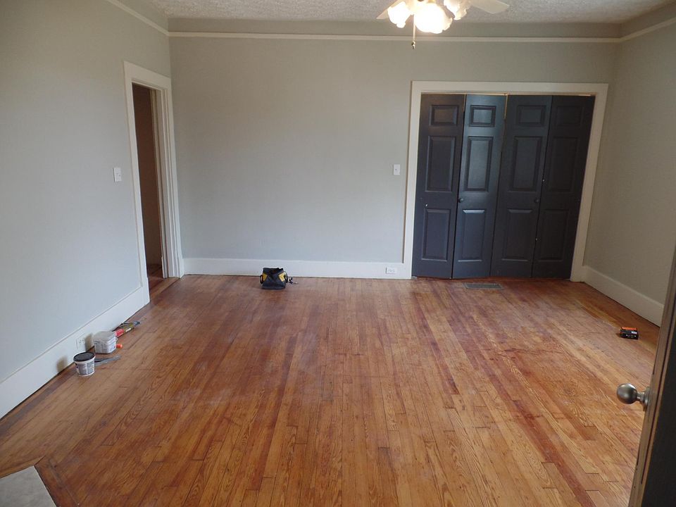 Large bedroom #1