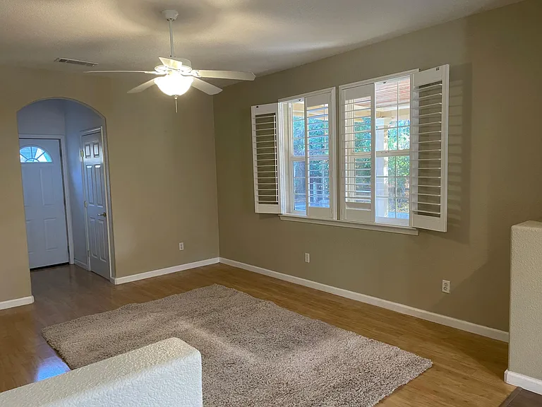 1016 Taft Ct — Photo 10