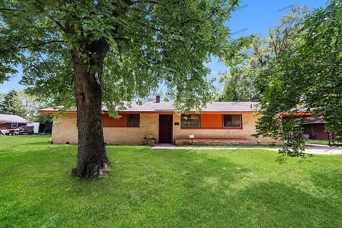 816 Burman Ave — Photo 1