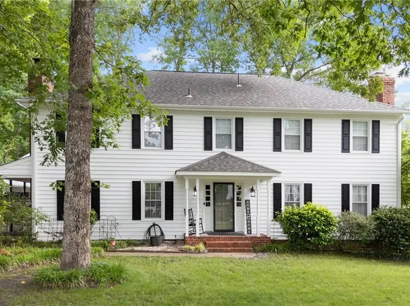3905 Cresthill Rd, Chester, VA 23831