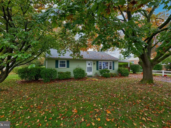 137 Apple Ln, Hershey, PA 17033