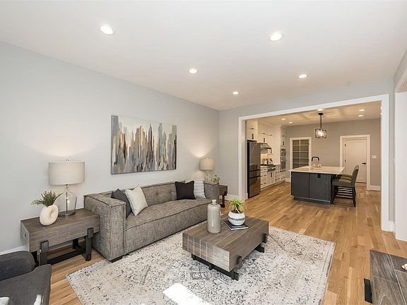 4th image of 308 Carlyle Lake Dr