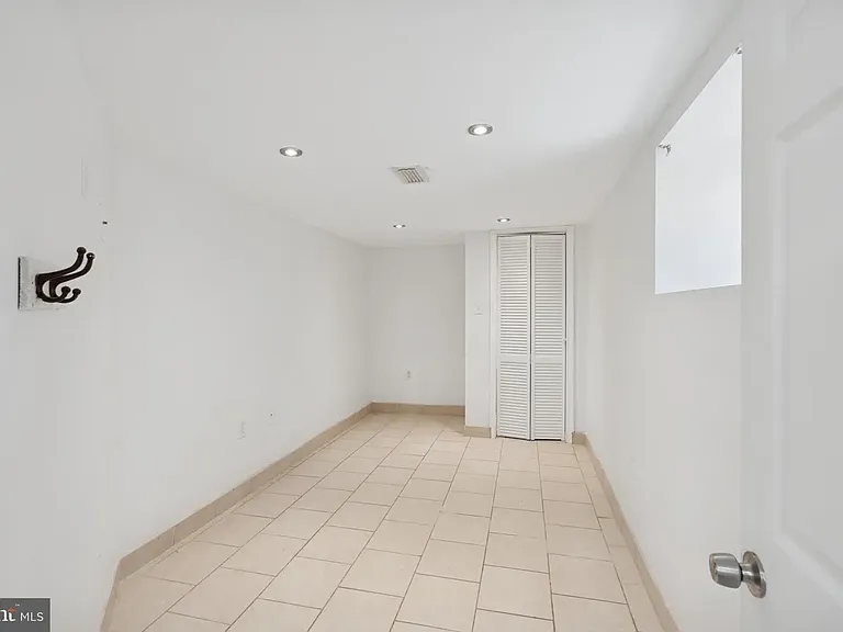 3343 Ravenwood Ave — Photo 4