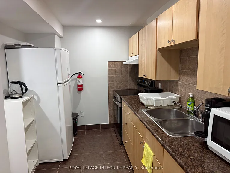 219 Lucinda Cres — Photo 13