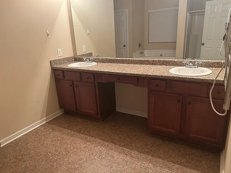 351 Scarlet Oaks Dr — Photo 21