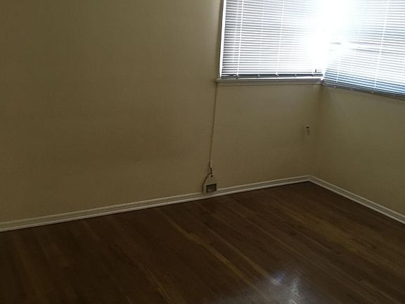 3rd image of 1736 N Kingsley Dr APT 1