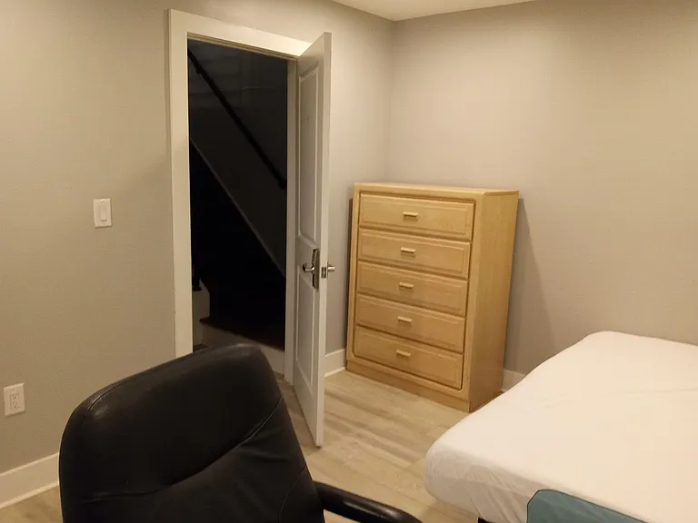 419 N Holly St — Photo 2