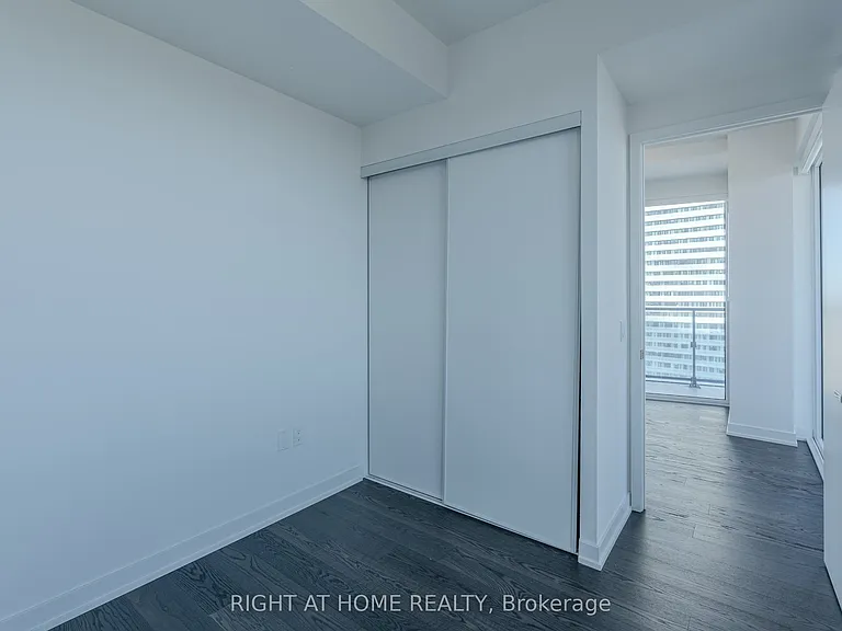 448 Burnhamthorpe Rd W — Photo 11