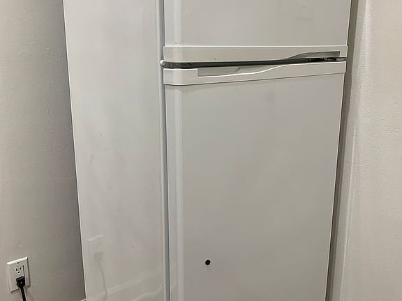 4th image of 227 E 83rd St APT 2C