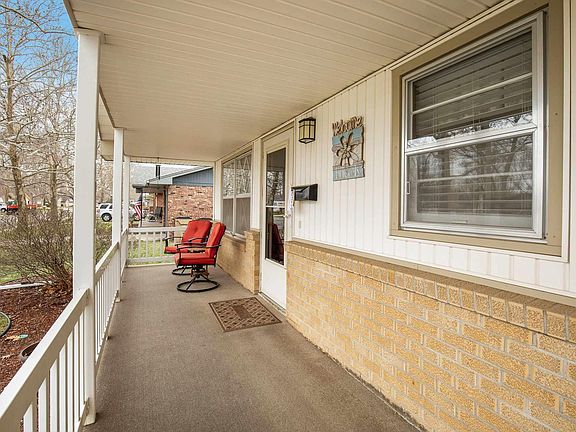 3rd image of 51 Meadowlark Ln