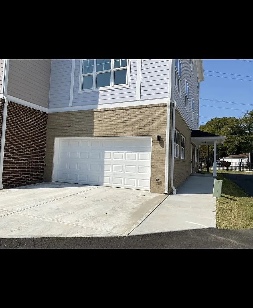 Stylish 3BR Townhome in Atlanta — Photo 1