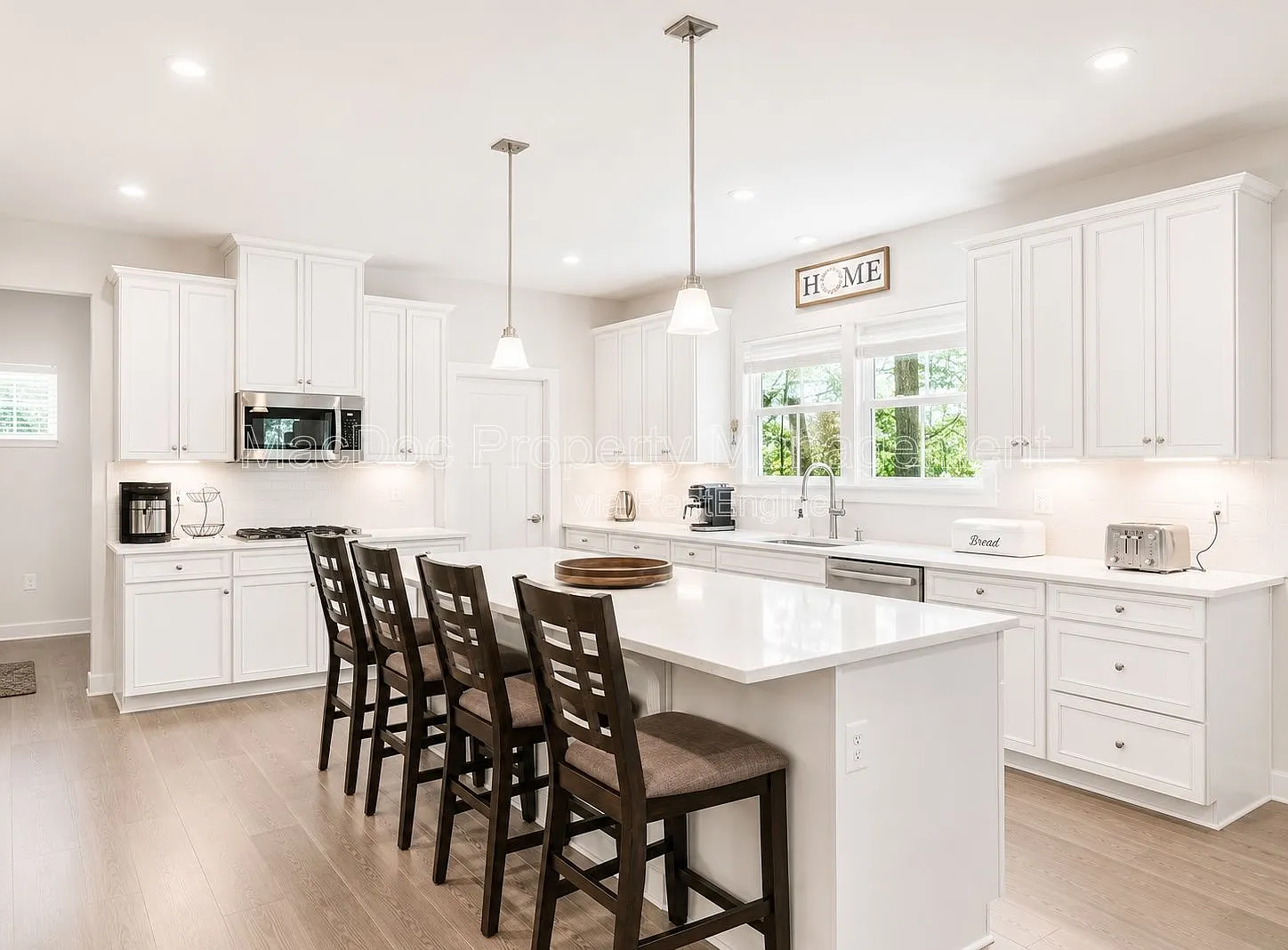 5 bed, 4.5 bath, 5085 sqft, $4,545 — Photo 4