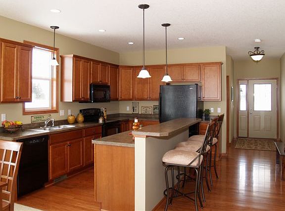 3rd image of 604 Forest Hills Ln