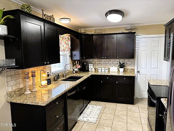 2nd image of 305 Brookwood Dr
